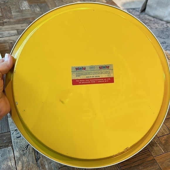 Floral Vintage Round Metal Tray Made In England - Picture 6 of 7